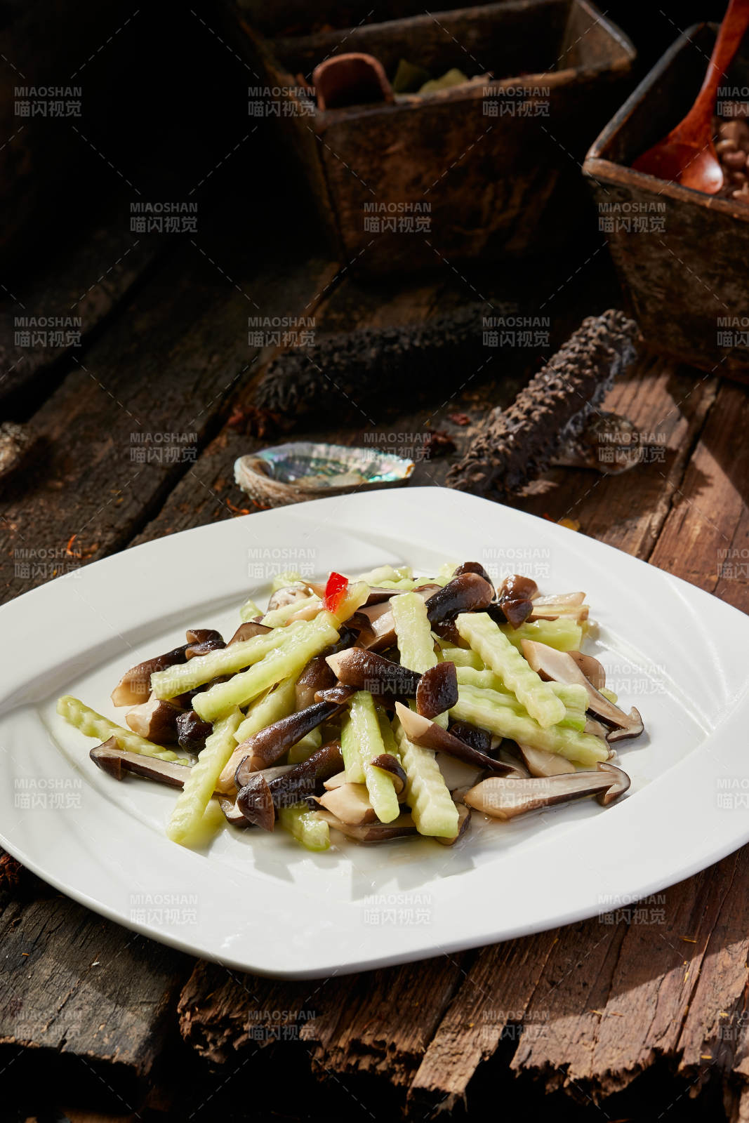 鸡枞菌小炒青莴笋图片