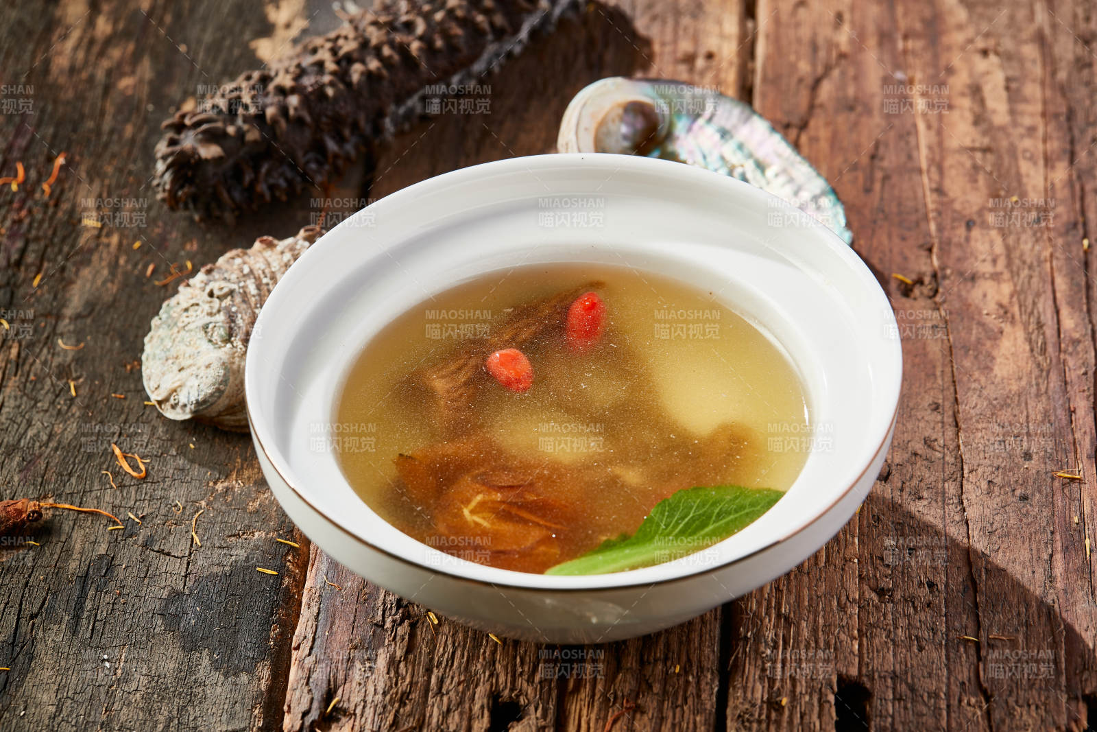 金莲花枸杞松露汤图片