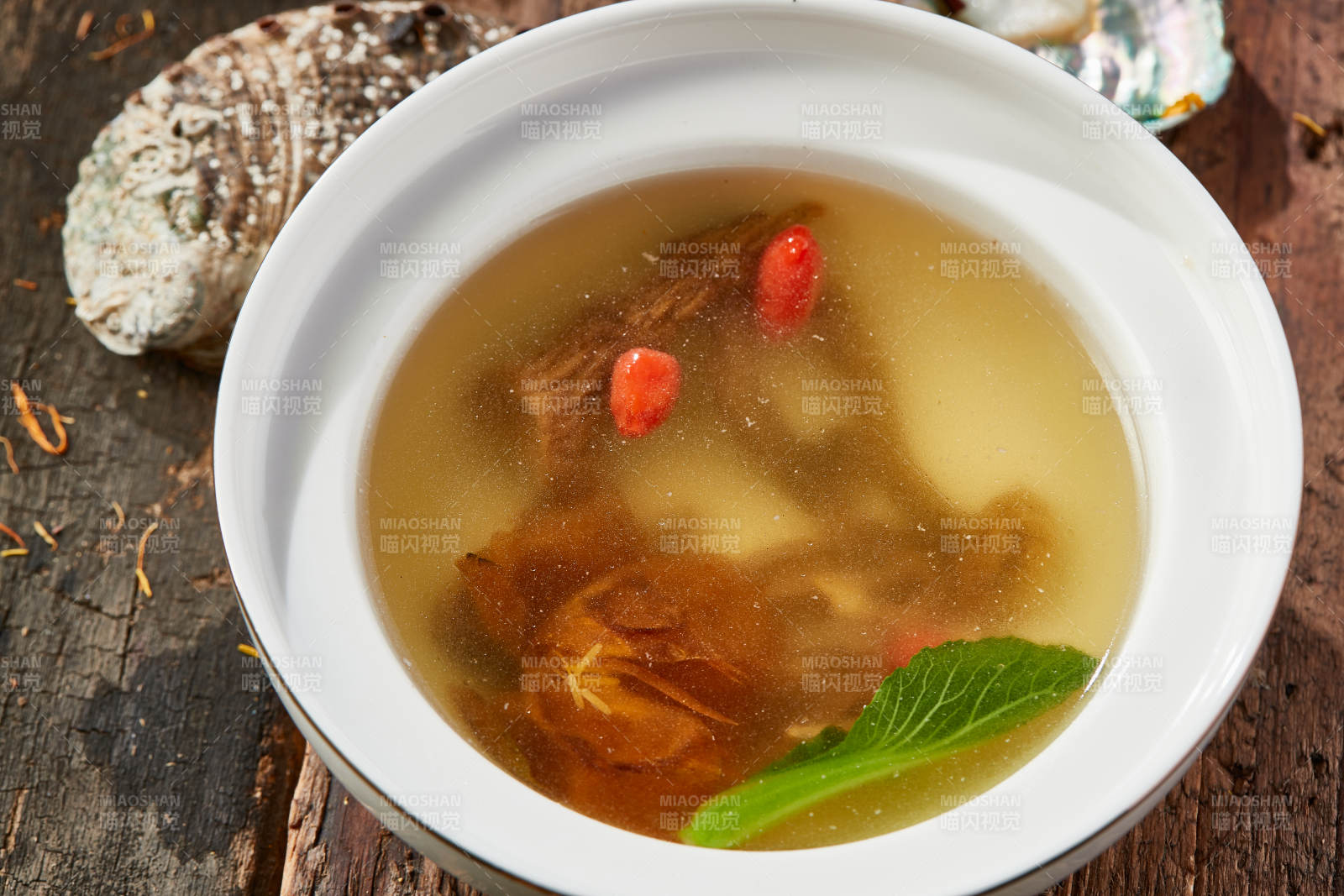 金莲花枸杞松露汤图片