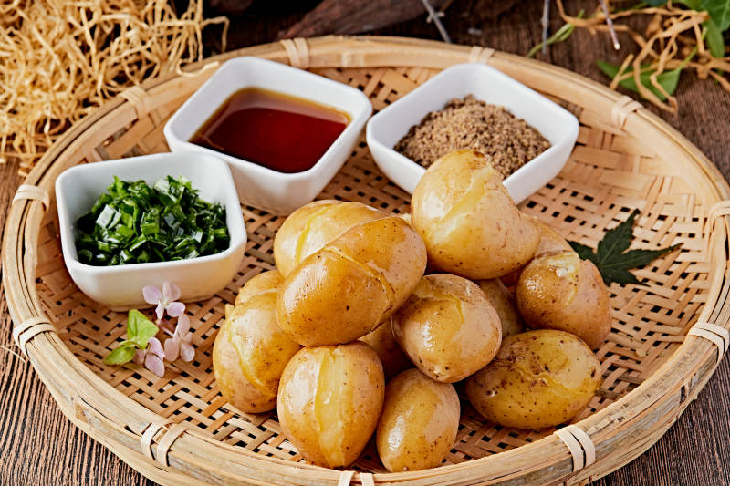 农家蘸酱香蒸小土豆图片