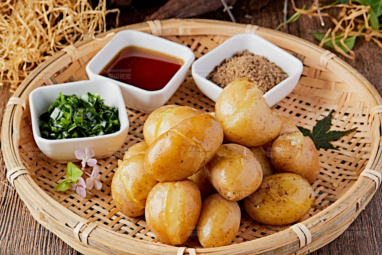 农家蘸酱香蒸小土豆图片