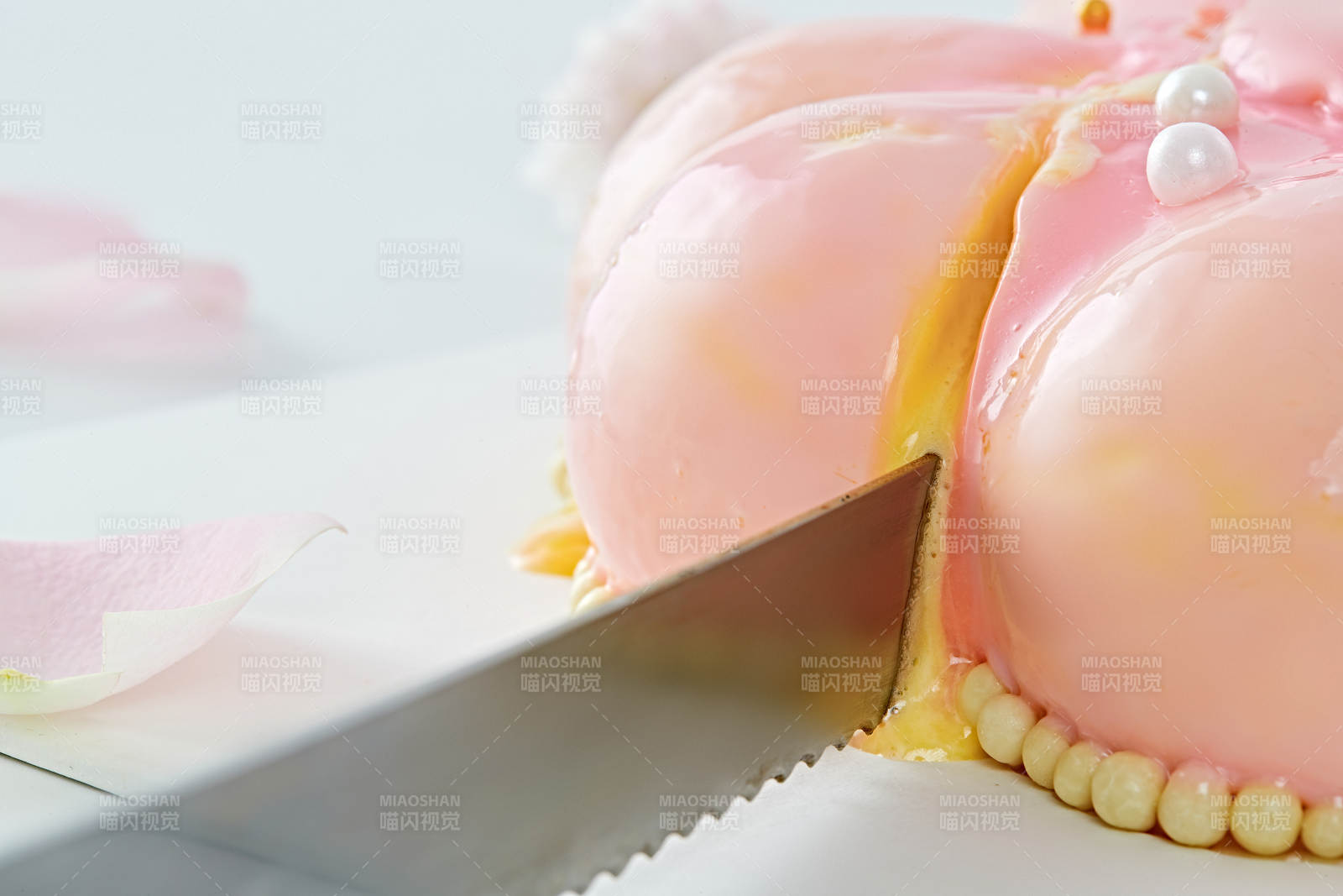 玫瑰初吻蓝莓夹心鲜奶蛋糕图片