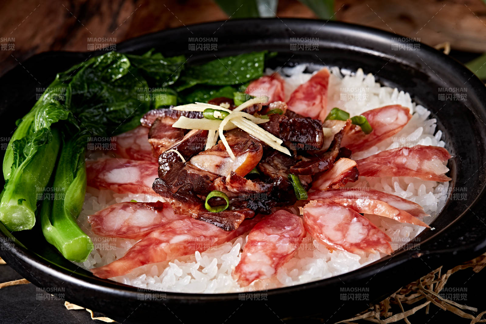 港式茶餐腊味腊肠煲仔饭图片