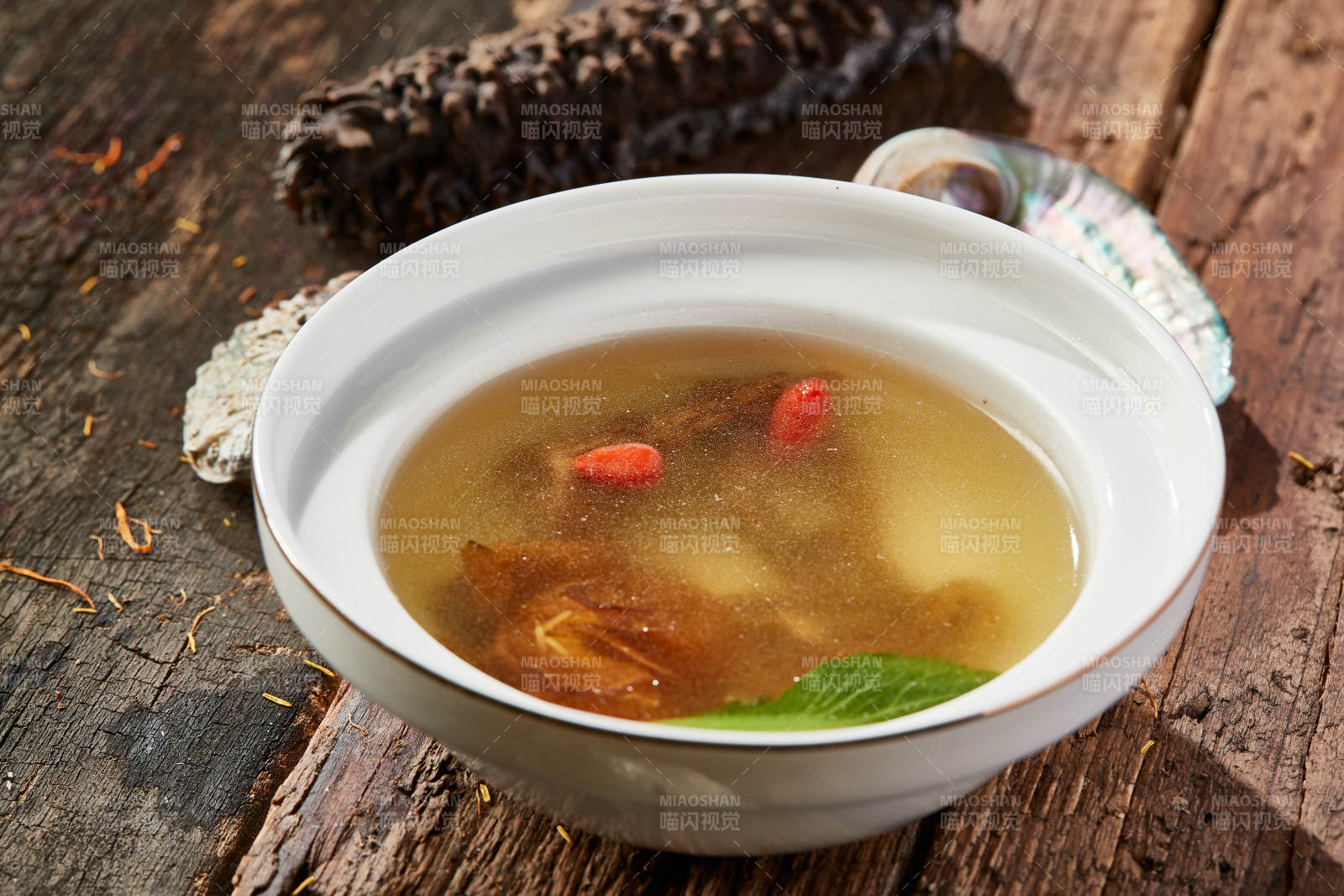 金莲花枸杞松露汤图片