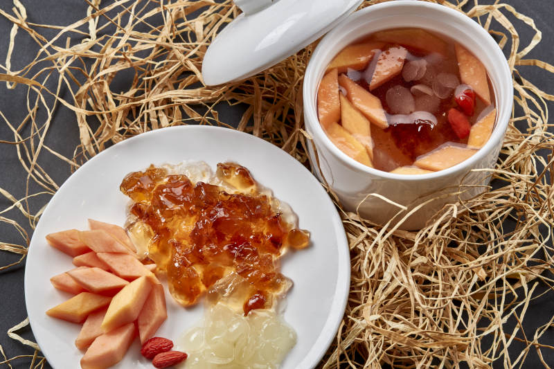 桃胶桃花泪花胶木瓜枸杞养生汤图片