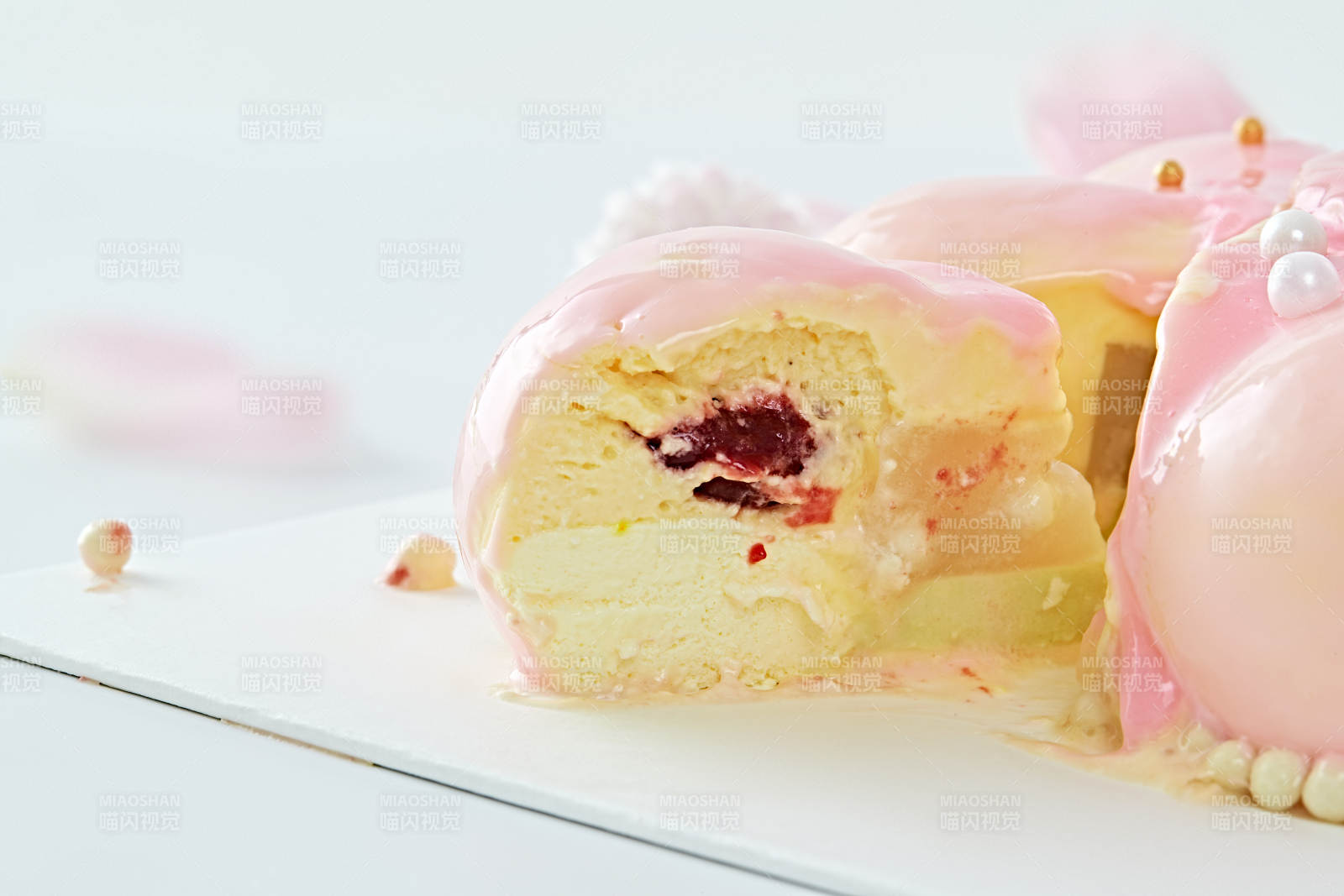 玫瑰初吻蓝莓夹心鲜奶蛋糕图片