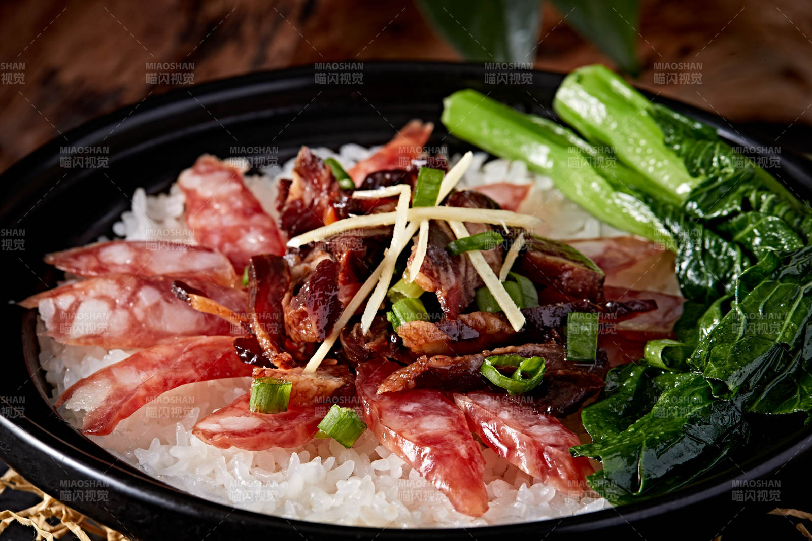 港式茶餐腊味腊肠煲仔饭图片