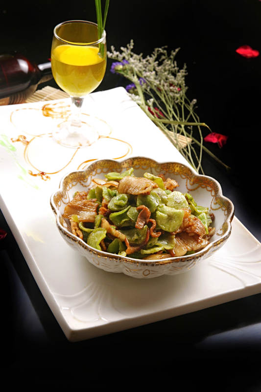 五花肉雪菜炒蚕豆图片