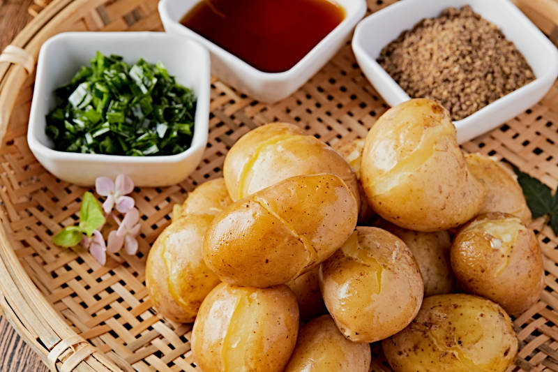 农家蘸酱香蒸小土豆图片