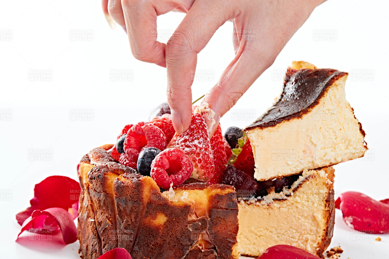 巴斯克芝士风暴鲜果乳酪蛋糕图片