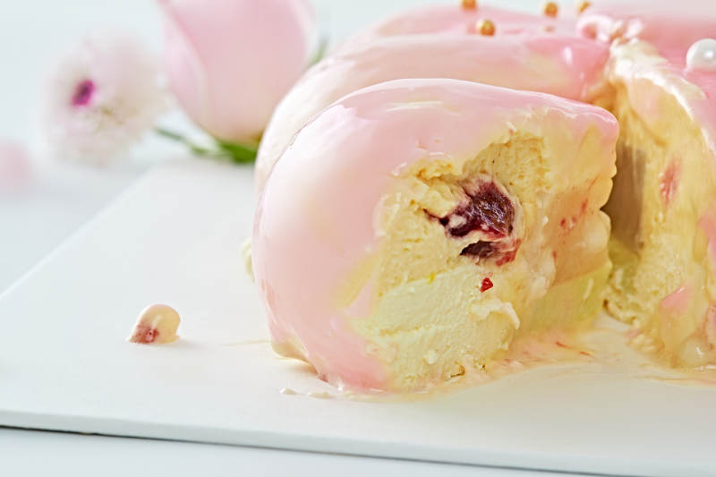 玫瑰初吻蓝莓夹心鲜奶蛋糕图片