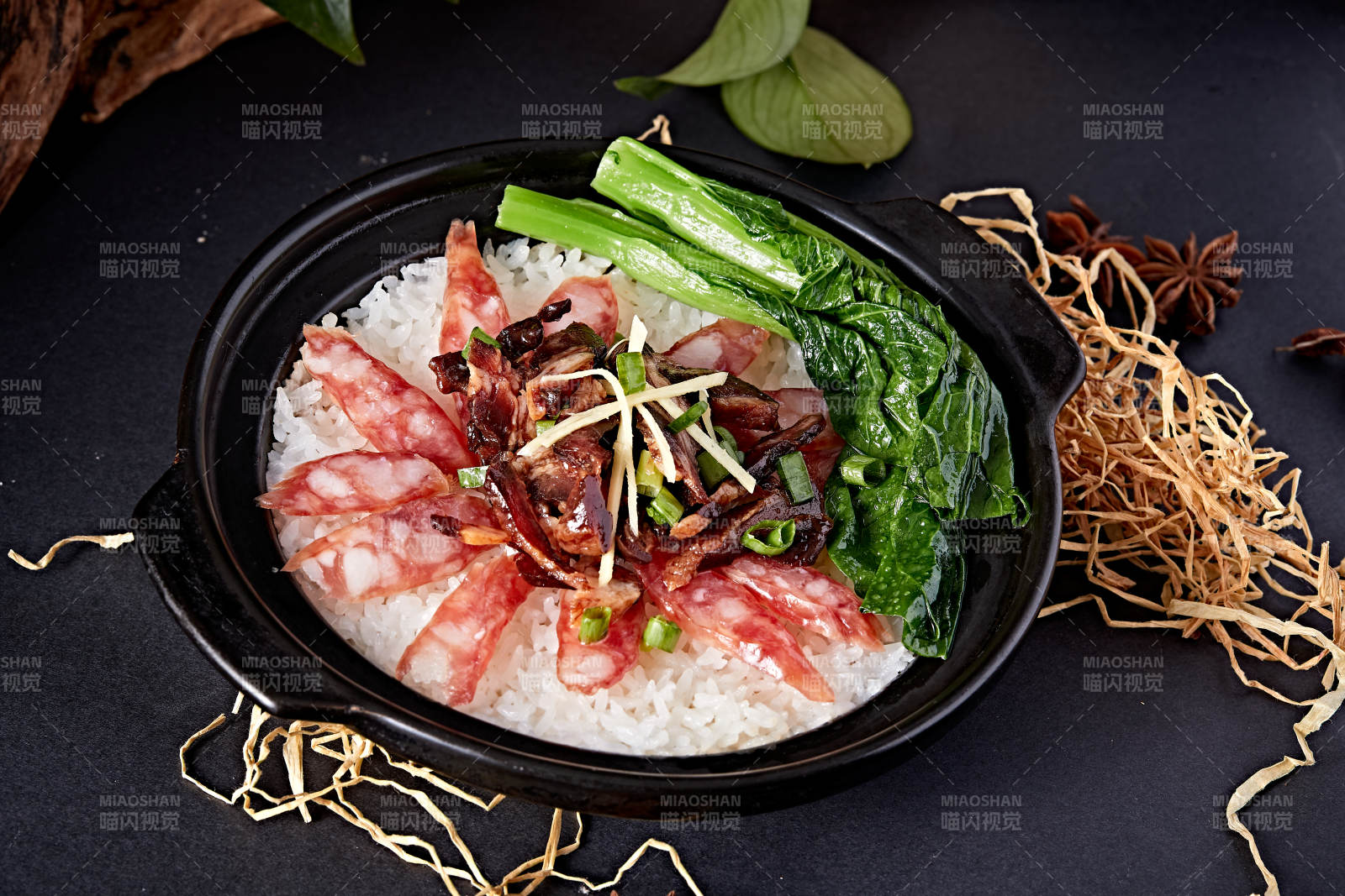 港式茶餐腊味腊肠煲仔饭图片