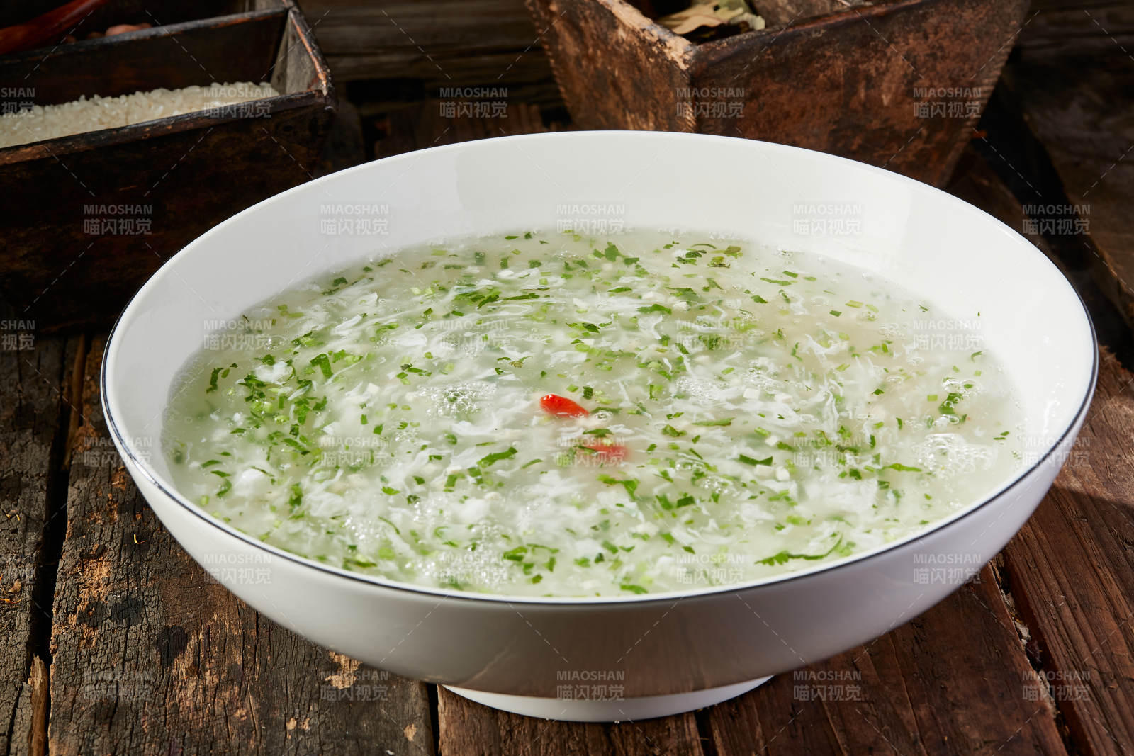 热气腾腾的西湖牛肉羹图片