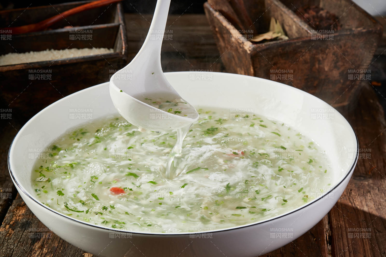 热气腾腾的西湖牛肉羹图片