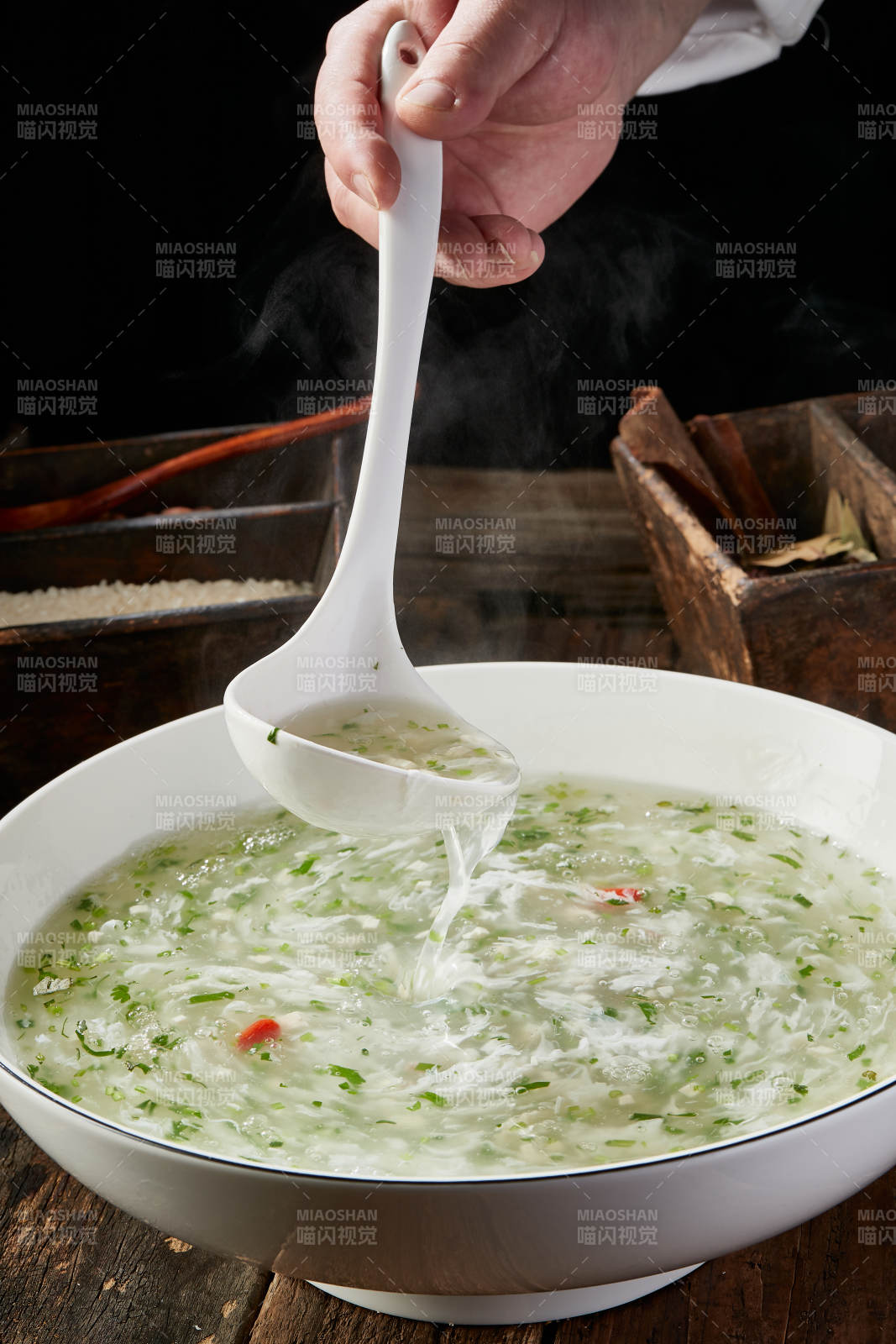 热气腾腾的西湖牛肉羹图片