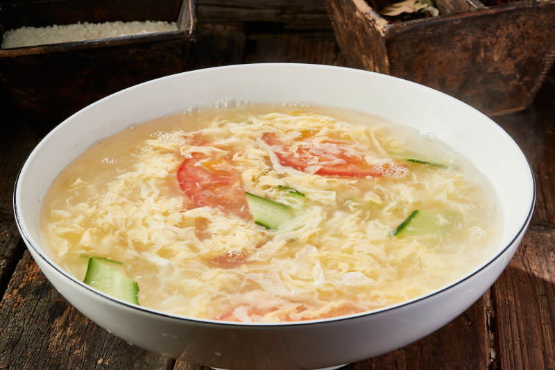 热气腾腾的西红柿鸡蛋汤图片