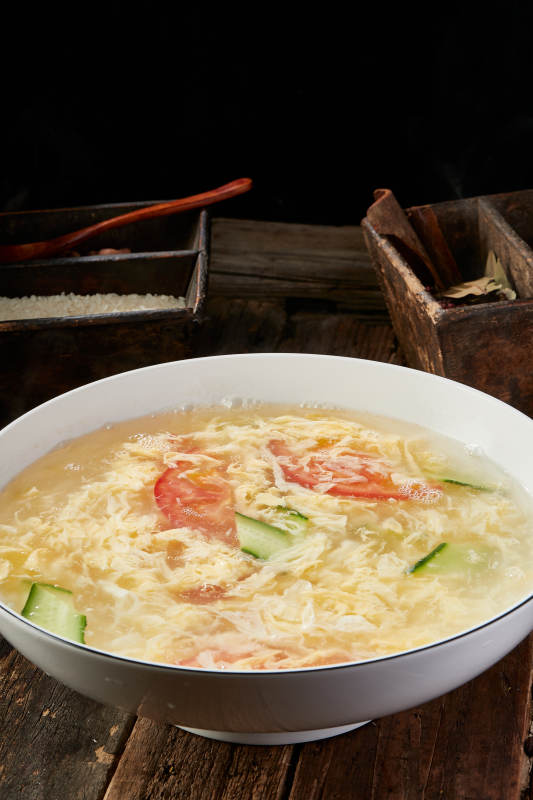 热气腾腾的西红柿鸡蛋汤图片