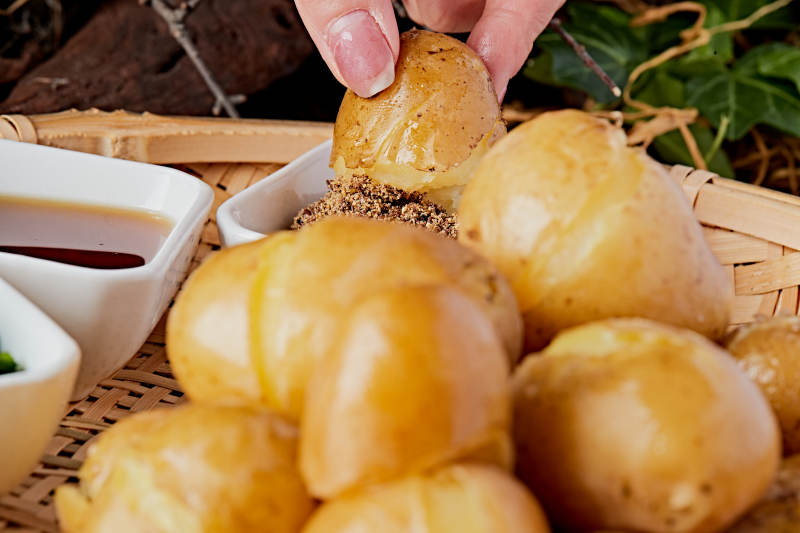 农家蘸酱香蒸小土豆图片