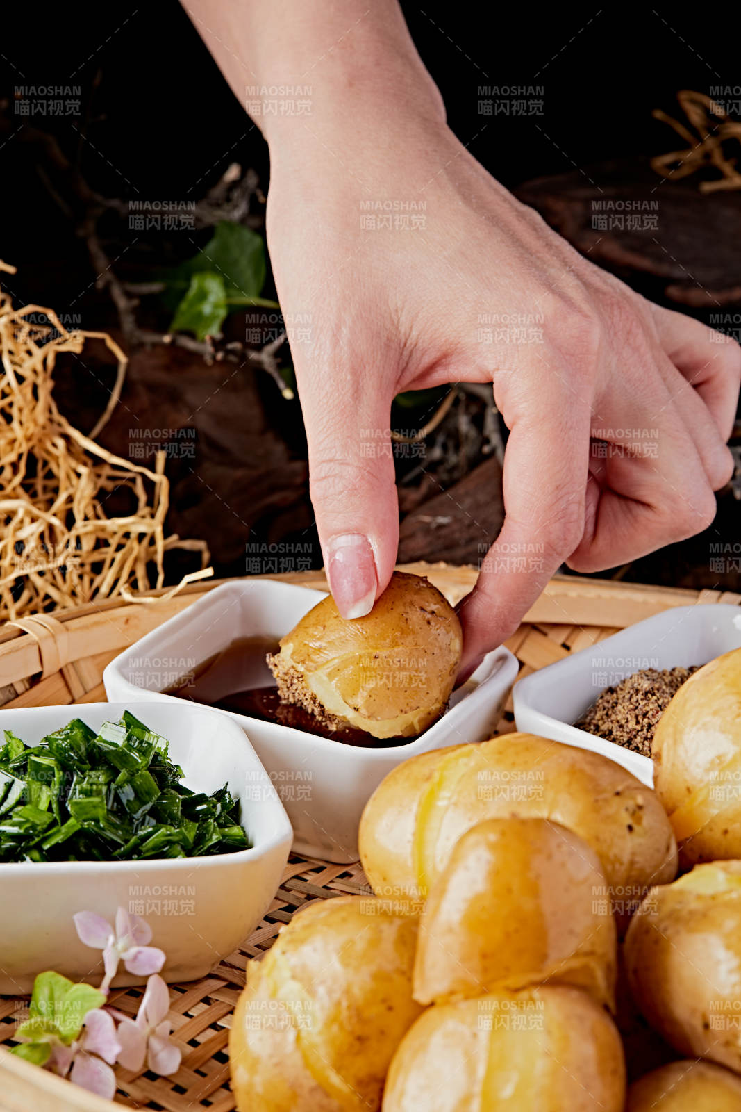 农家蘸酱香蒸小土豆图片