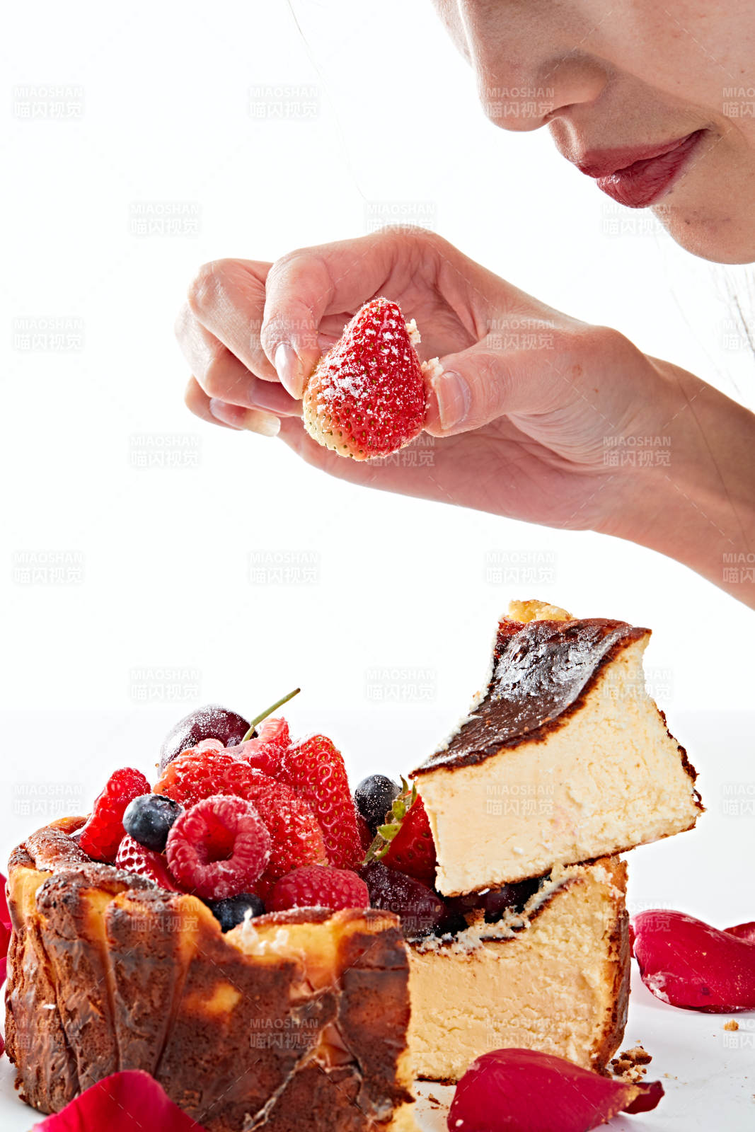 巴斯克芝士风暴鲜果乳酪蛋糕图片