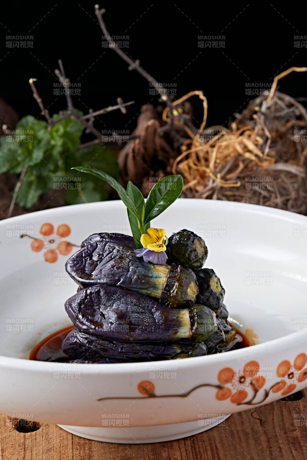 捞汁腌渍酱茄子图片