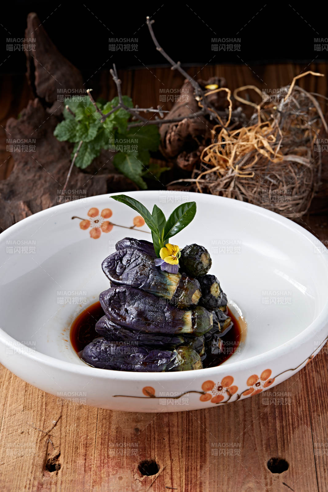 捞汁腌渍酱茄子图片