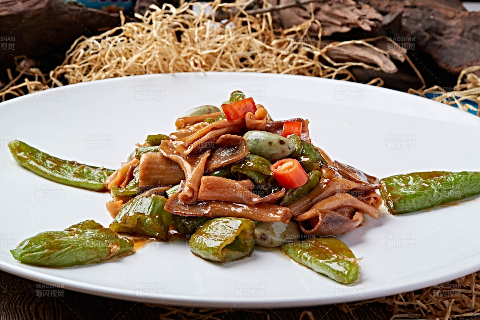 米椒腊八蒜鸭板肠配虎皮辣椒图片