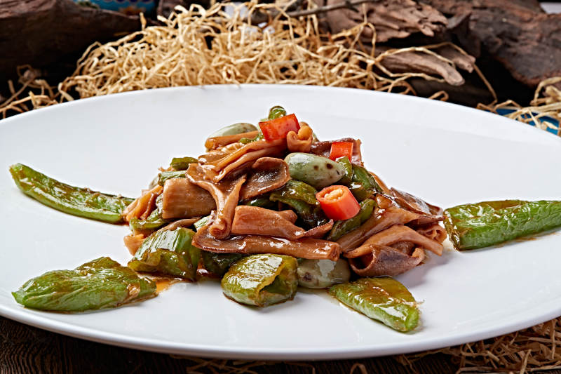 米椒腊八蒜鸭板肠配虎皮辣椒图片