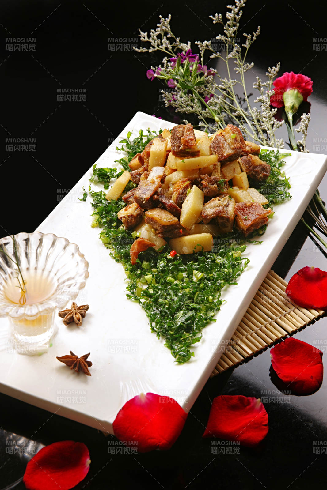 油炸薯香羊排图片