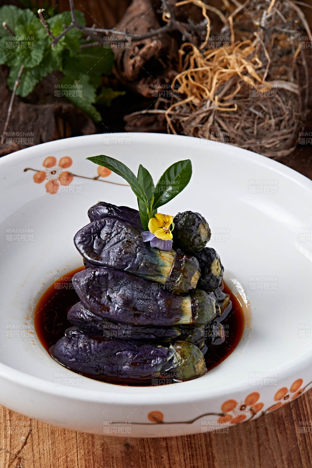 捞汁腌渍酱茄子图片