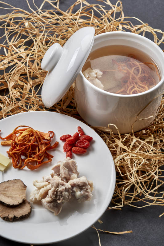 虫草花黑松露乳鸽枸杞养生汤图片