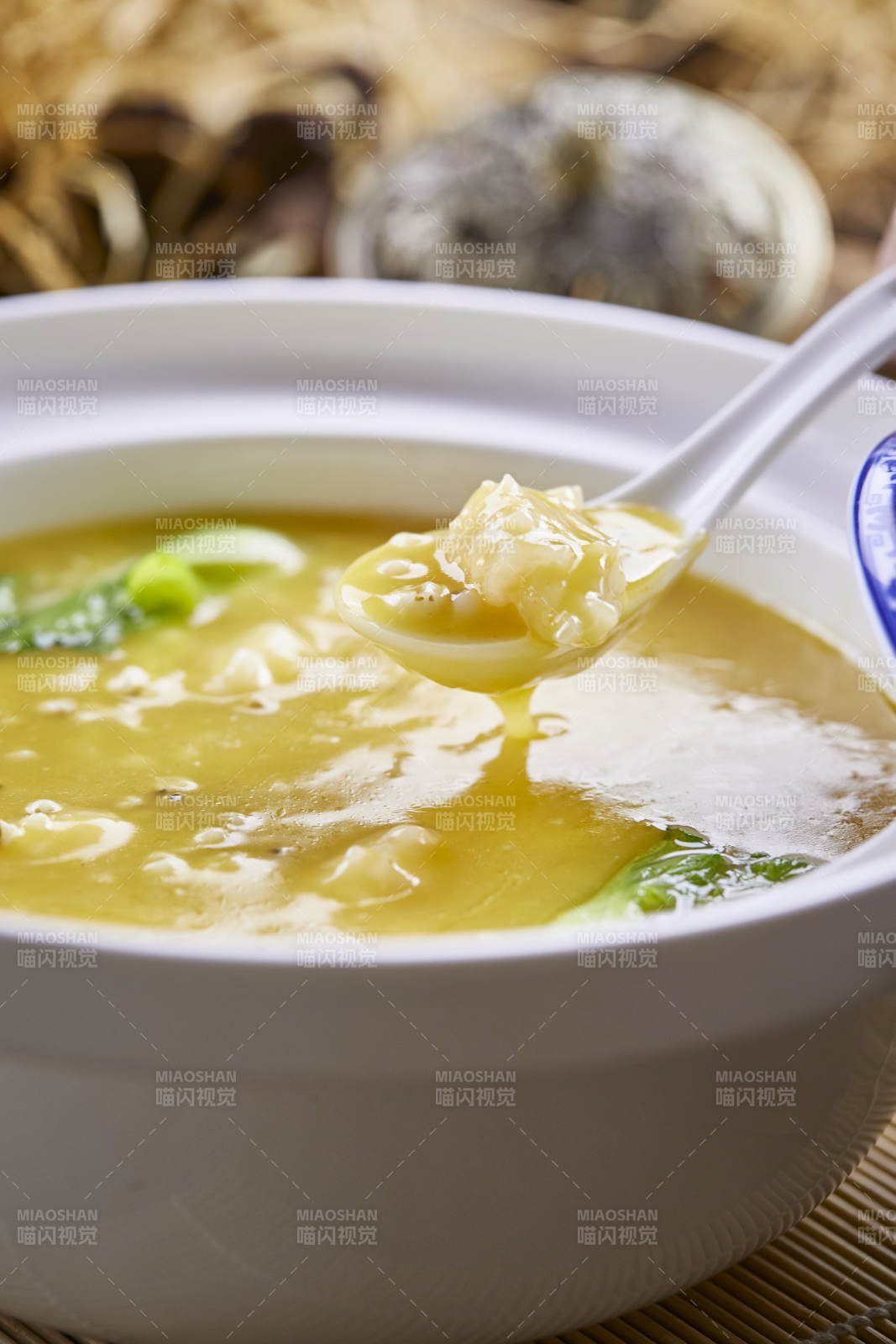 浓汤烩虾仁图片