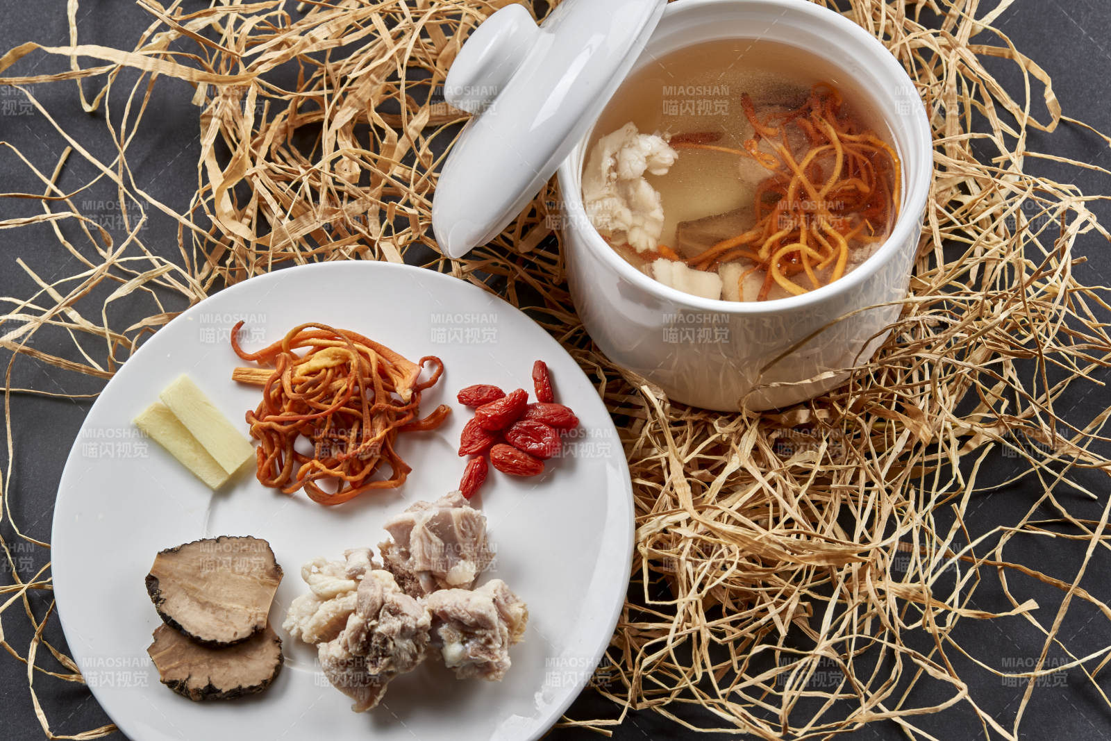 虫草花黑松露乳鸽枸杞养生汤图片