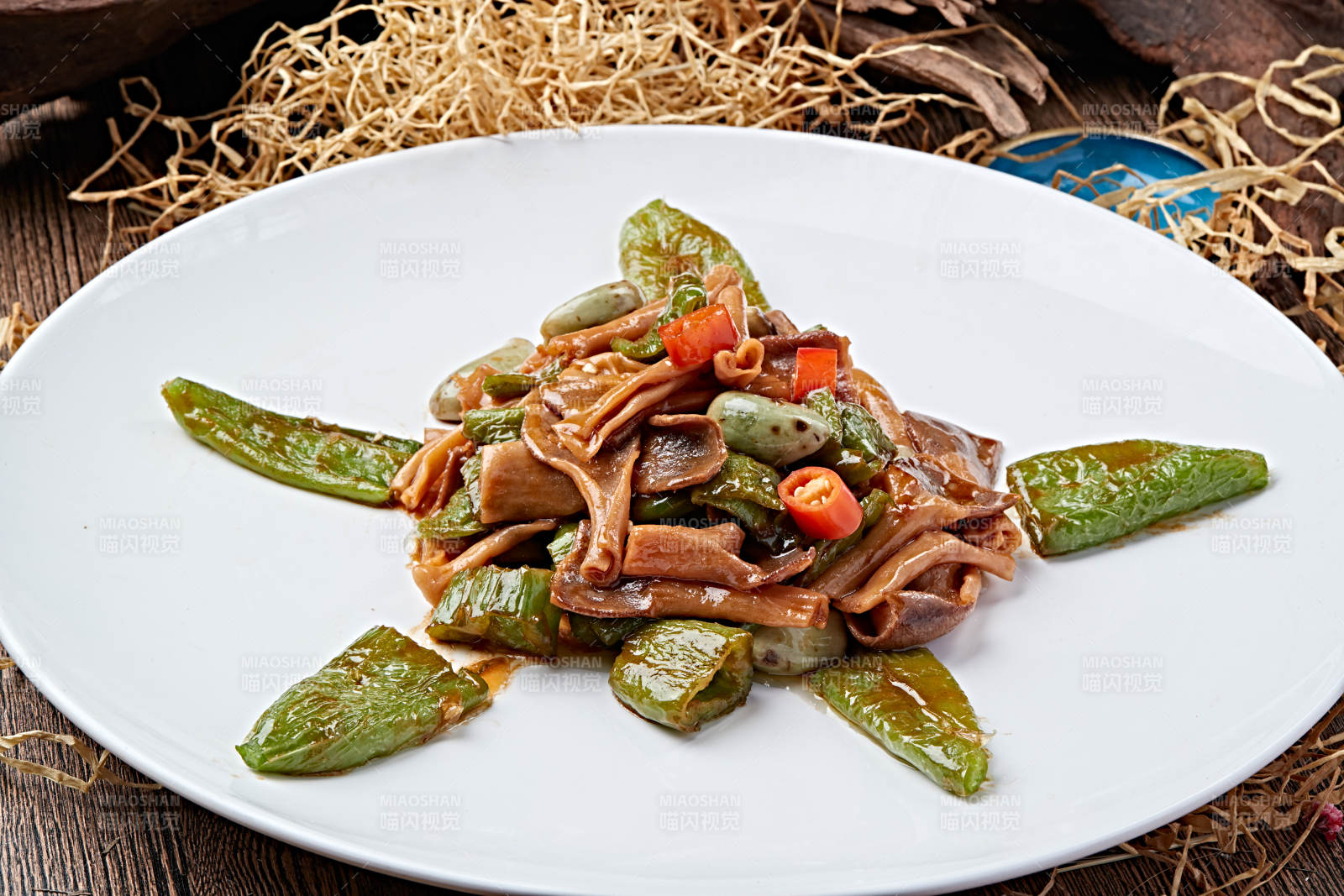 米椒腊八蒜鸭板肠配虎皮辣椒图片