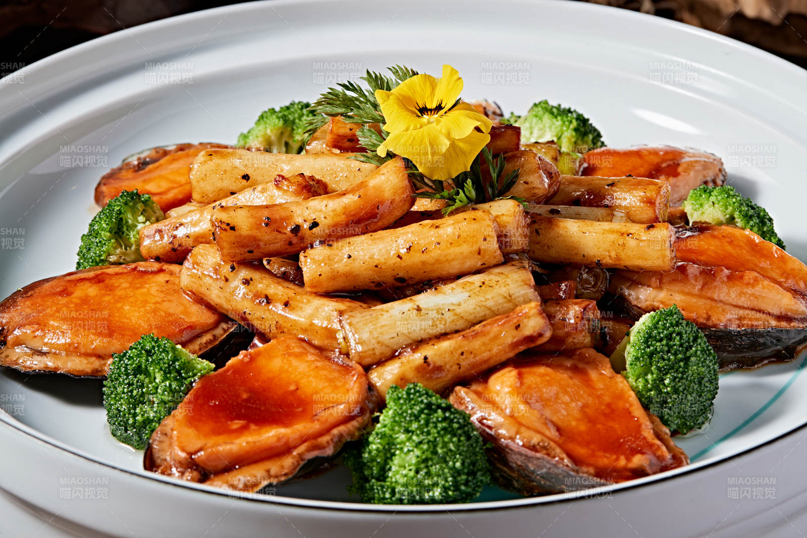 鲜鲍鱼红烧铁棍山药图片