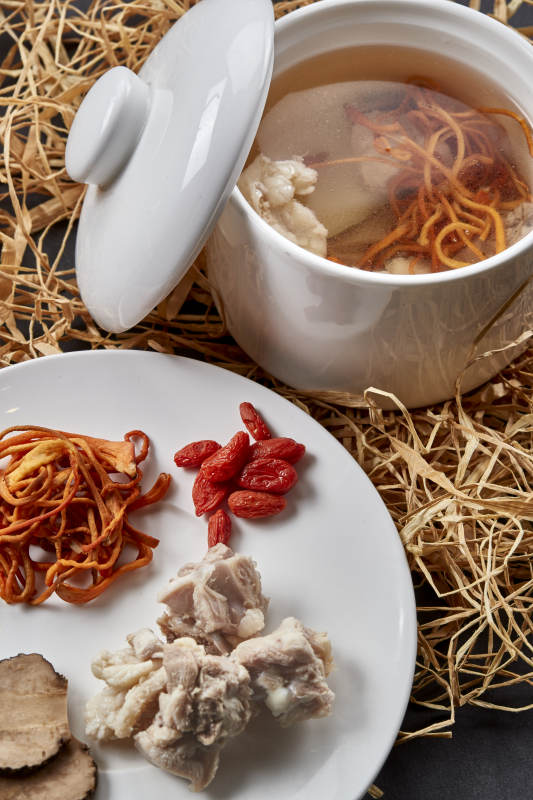 虫草花黑松露乳鸽枸杞养生汤图片