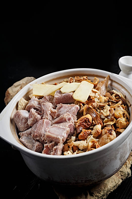 云南山珍杂菌排骨煲图片