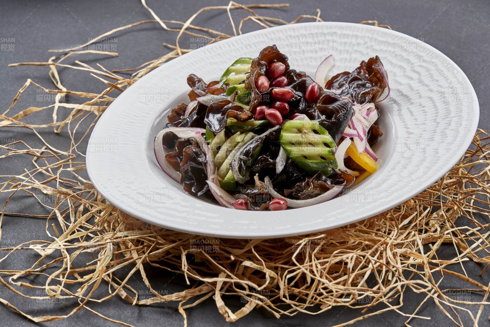 小拌菜木耳花生乳瓜洋葱彩椒图片