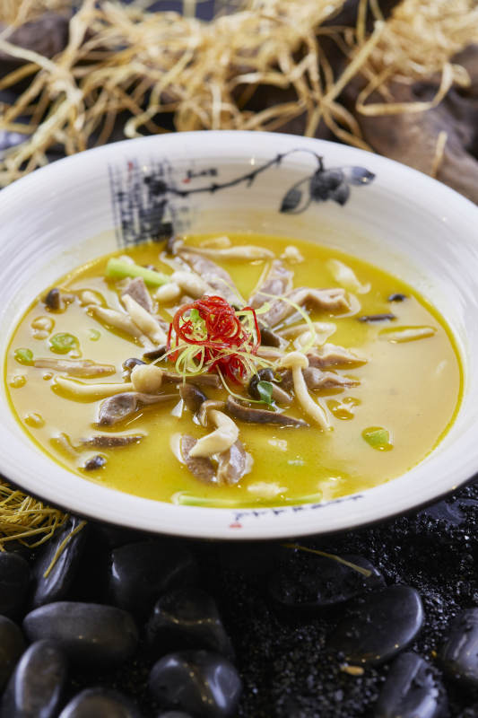 酸汤猪肚白玉菇图片