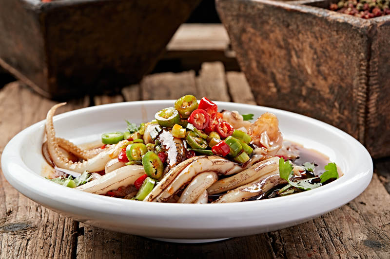 捞汁生腌鱿鱼须图片