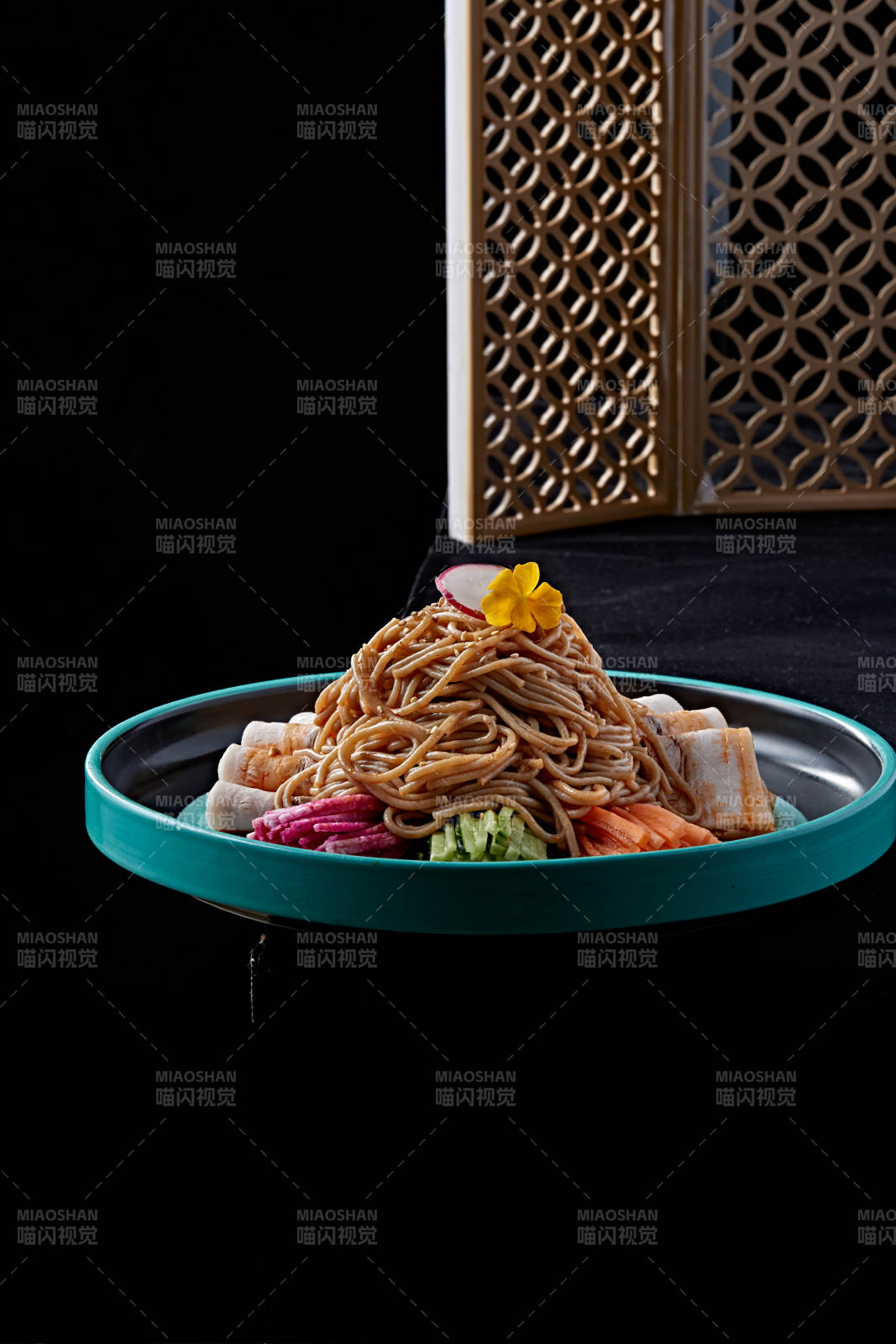 菜丝五花肉凉拌莜面饸饹图片