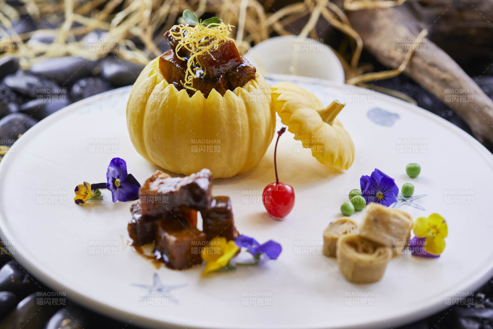 云南小瓜醸东坡肉图片