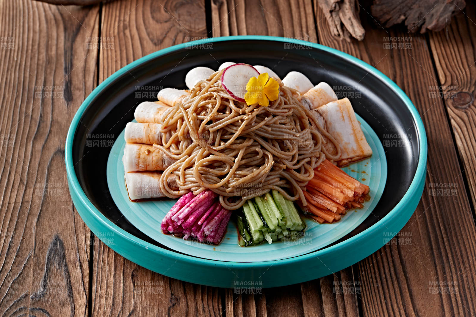 菜丝五花肉凉拌莜面饸饹图片