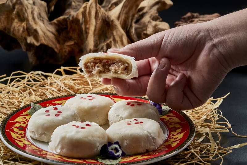 磁盘装的传统婚宴糕点白糖桂花芙蓉酥图片