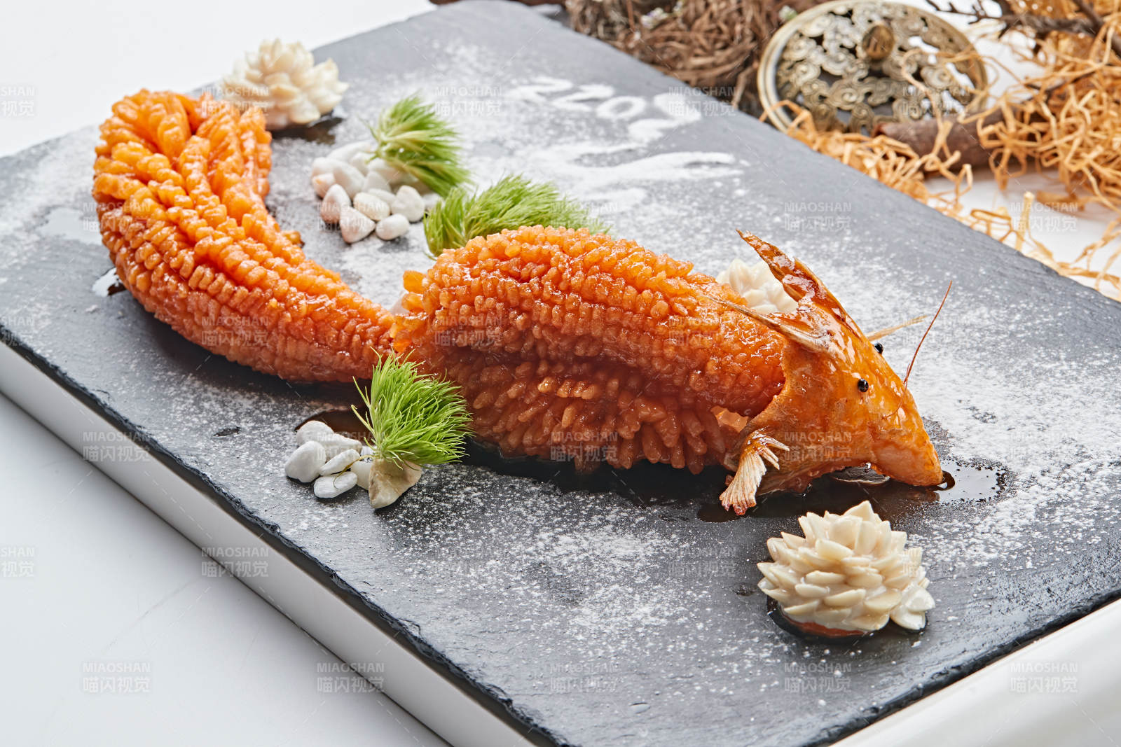 松鼠造型的油炸松鼠鳜鱼图片