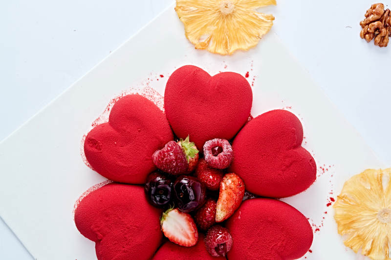 鲜水果抹茶心形奶油慕斯蛋糕图片