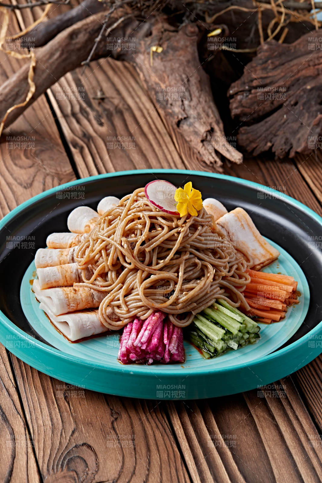 菜丝五花肉凉拌莜面饸饹图片