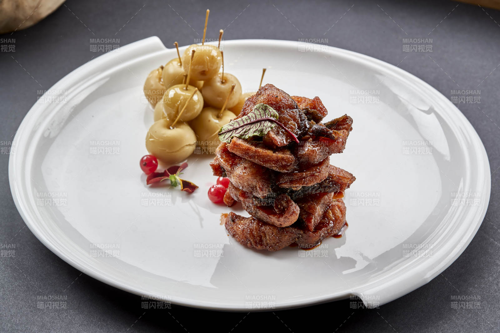 美味凉菜熟山楂配烟熏糟醉鱼图片