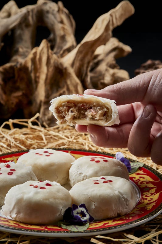 磁盘装的传统婚宴糕点白糖桂花芙蓉酥图片