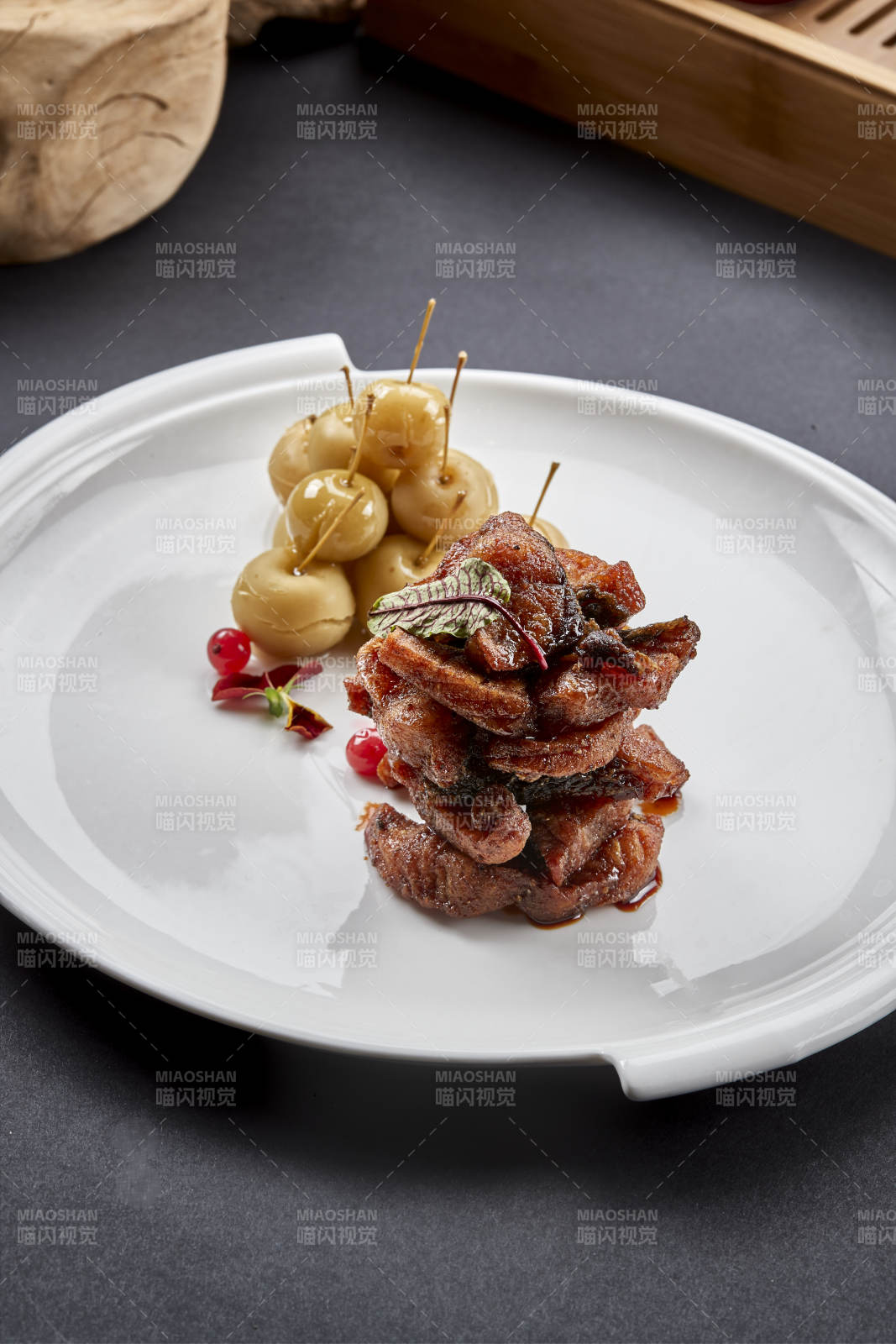 美味凉菜熟山楂配烟熏糟醉鱼图片